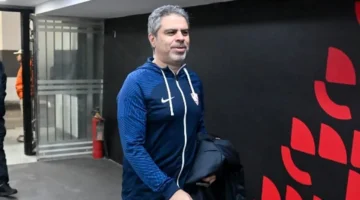 تسلسل انتصاراته ستة مباريات متتالية يهبط على خسارة الكأس